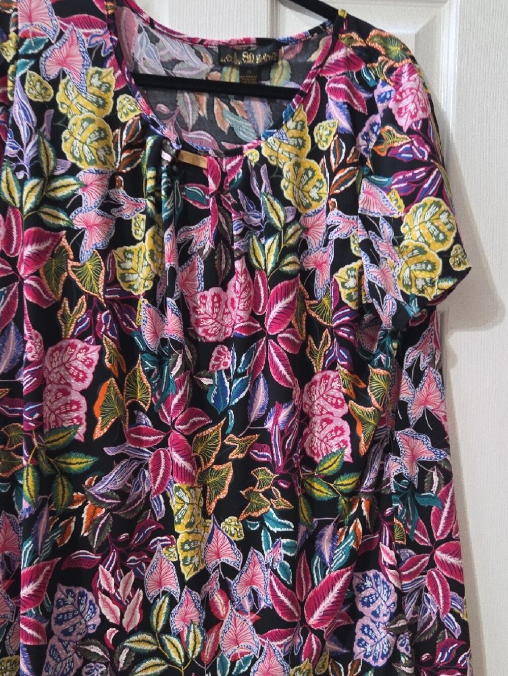 Women's Floral Multicolor Short Sleeve Blouse - Picture 4 of 6